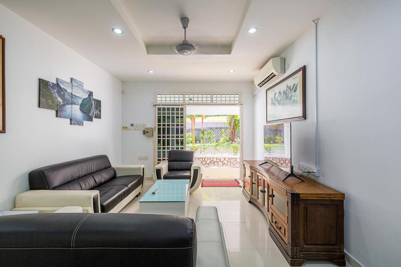 Seaside Private Bungalow, Tg Bungah