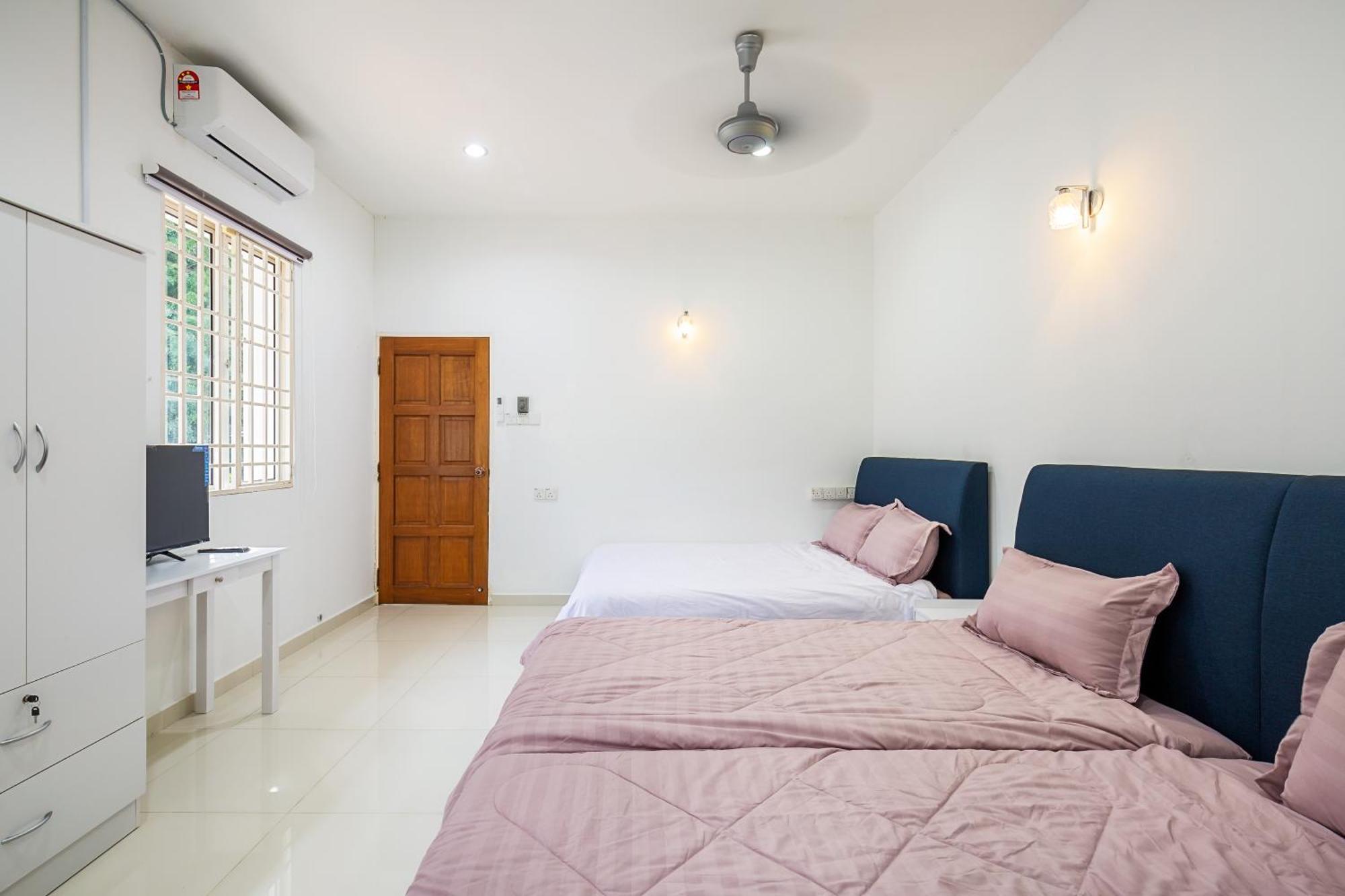 Seaside Private Bungalow, Tg Bungah